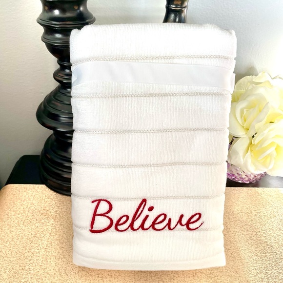 NWT Set of 2 BELIEVE Metallic Hand Towels - Picture 4 of 10